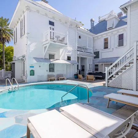 Classic King- Curry Mansion With Heated Pool!-3