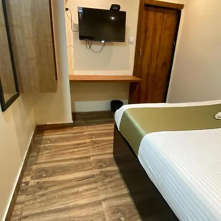 Deluxe Inn - Near Kokilaben Dhirubhai Ambani Hospital-2