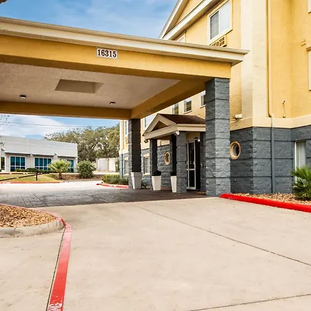 Quality Inn & Suites San Antonio Airport - Stone Oak-2