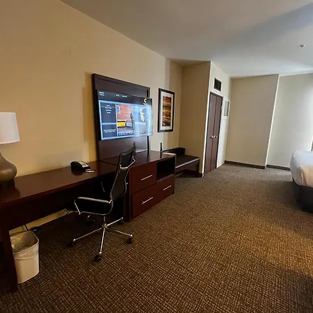 Comfort Suites Denver International Airport-3
