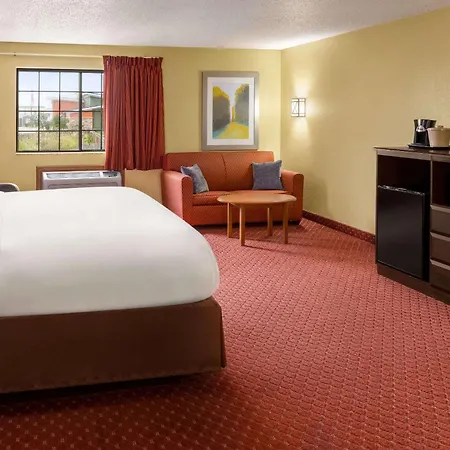 Baymont By Wyndham Cedar Rapids-3