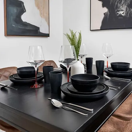 Luxury 2-Bedroom Oasis At College & Bathurst-2