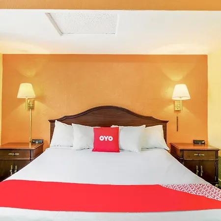 Oyo Hotel Downtown Peoria I-74-3