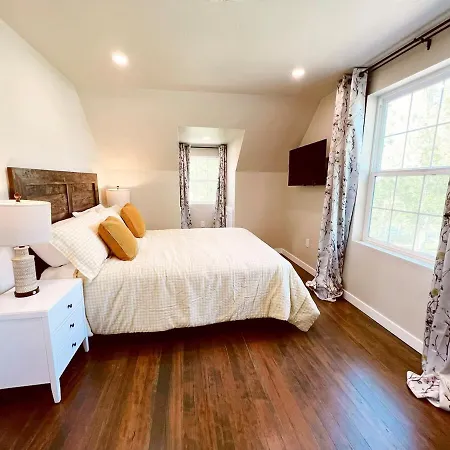 The Ranch House With A Pool Hot Tub And Fire Pit-3