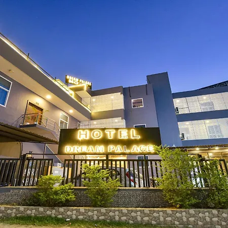 Fabhotel Dream Palace-3