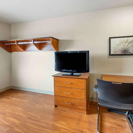 Extended Stay America Select Suites - Cleveland - Airport-2