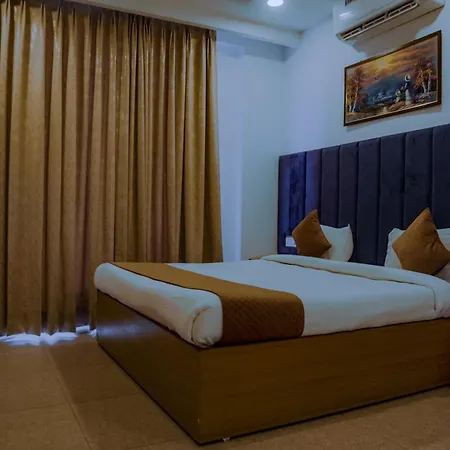 Hotel Lake View - Near Sukhna Lake-2