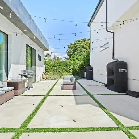 Modern High End High Ceiling 3Bd Central La-2