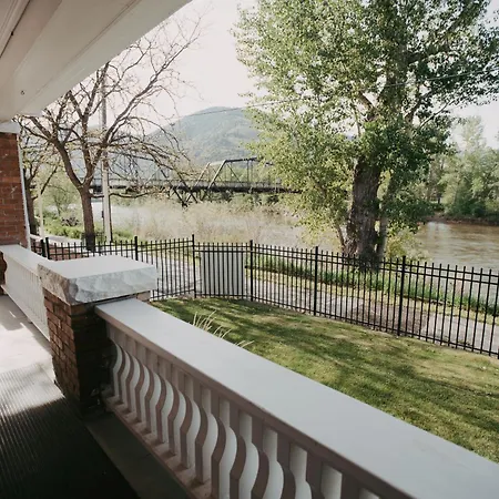 Goldsmith'S Riverfront Inn-2