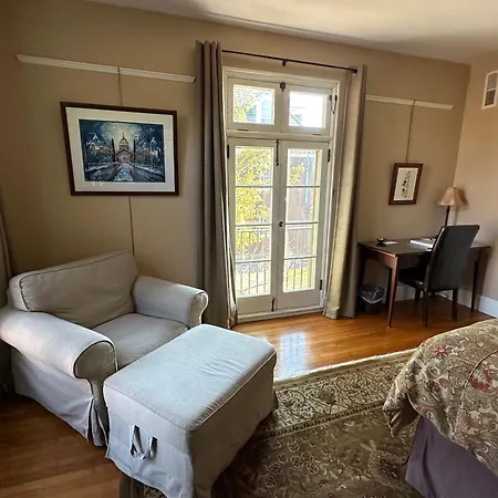City House Bed And Breakfast-3