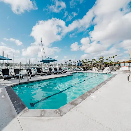 Bay Club Hotel And Marina-2