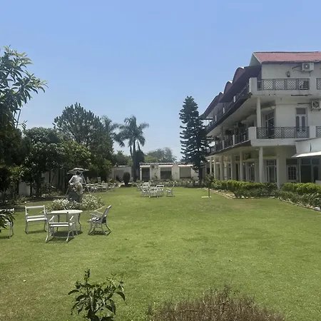 Skyview Stays I Party Lawns I Adjacent The Good Club I 1Km Sukhna Lake,Rock Garden & High Court I-2