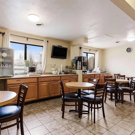 Quality Inn Airport-3