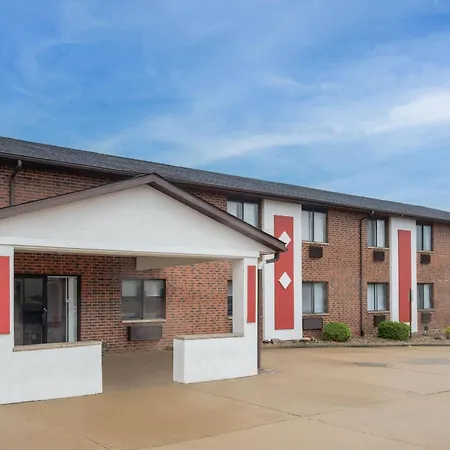 Ramada By Wyndham Cedar Rapids South-2