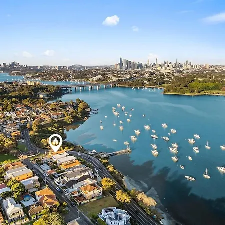 Luxury 6Beds Waterfront Retreat-2