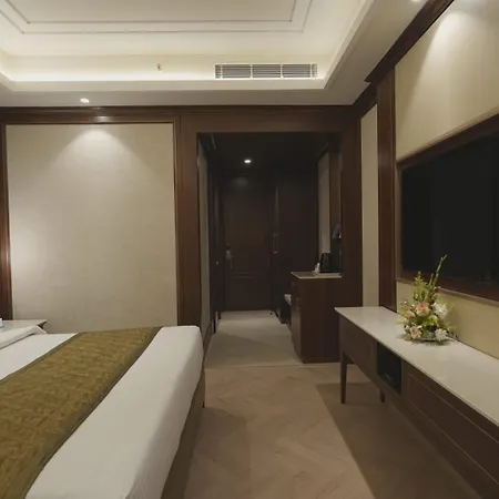 Chanakya Bnr Hotel-2