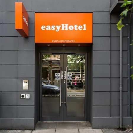 Easyhotel Belfast-3