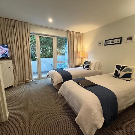 Queenstown House Bed & Breakfast And Apartments-2