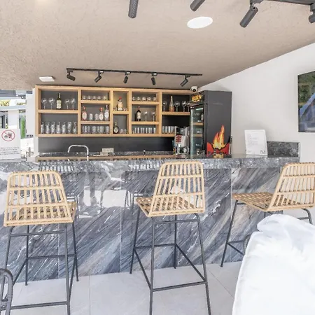 Mad Inn Lara-3