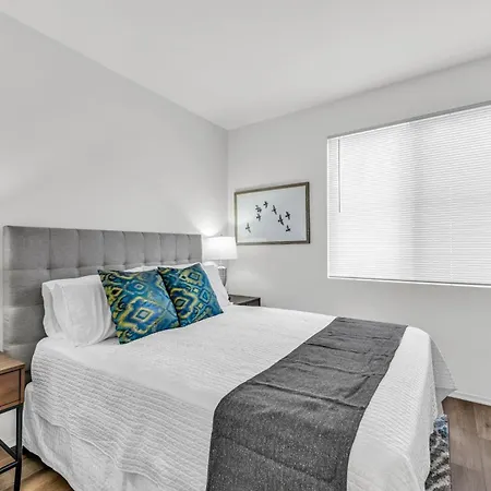 Top Floor Executive In Marina-3