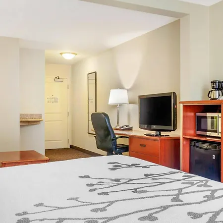 Sleep Inn & Suites Milwaukee Airport-3