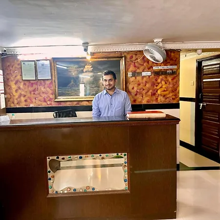 Hotel Metro Plaza Near Barc-3