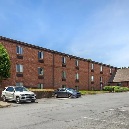 Hometowne Studios & Suites By Red Roof Greensboro-2