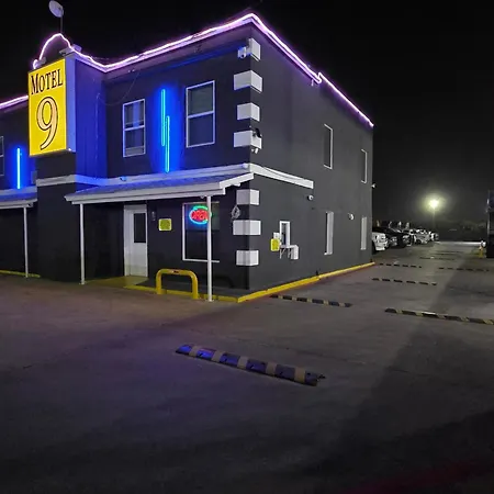 Motel 9-3