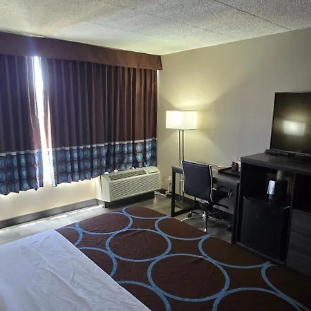 Super 8 By Wyndham Laredo-3