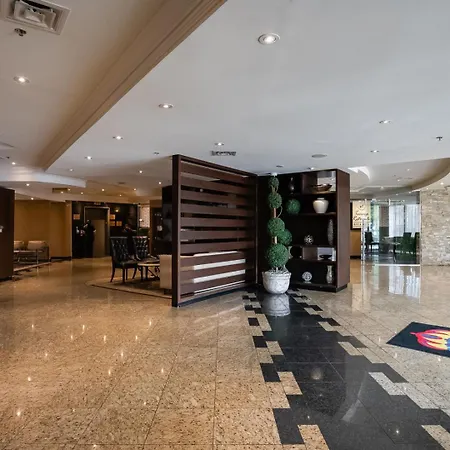 Monte Carlo Inn Airport Suites-2