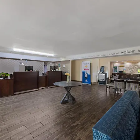Quality Inn & Suites Airport-2