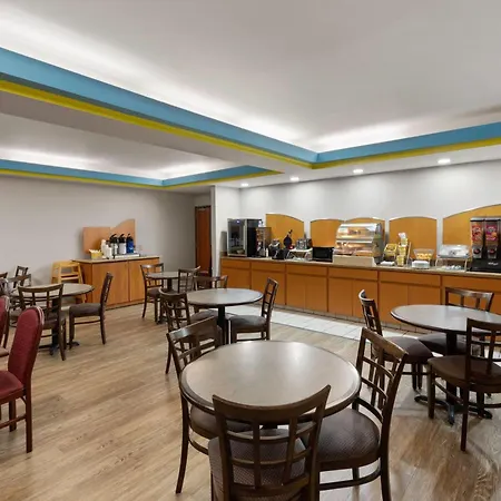 Days Inn By Wyndham Tulsa Central-3