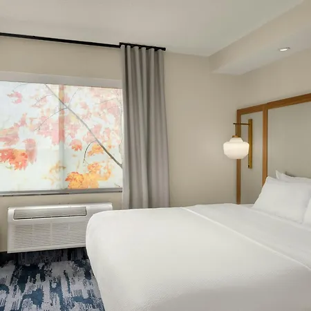 Fairfield Inn & Suites Bloomington-3