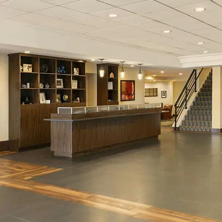 Royle Hotel Milwaukee Airport-2
