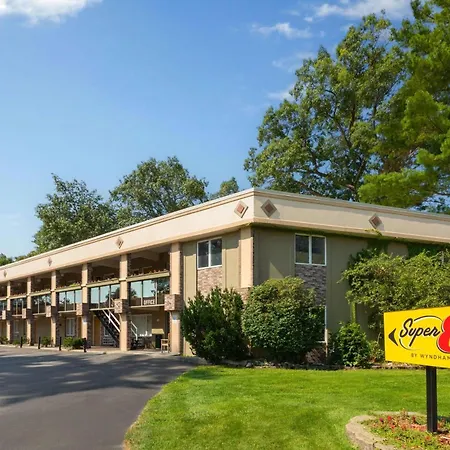 Super 8 By Wyndham Traverse City-3