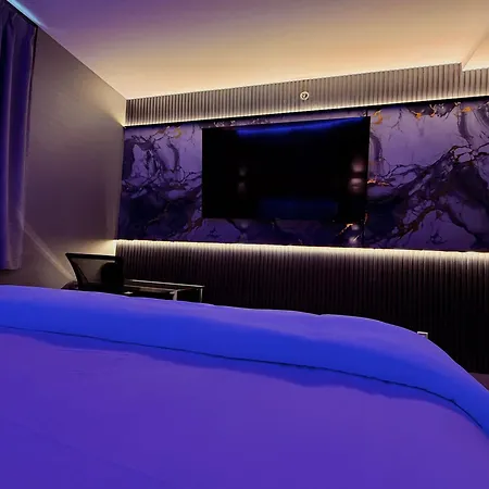 Umbrella Hotel Bronx-2