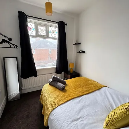 4 Bedroom House In Newcastle City Centre Location, Free Parking, Fast Wifi-3