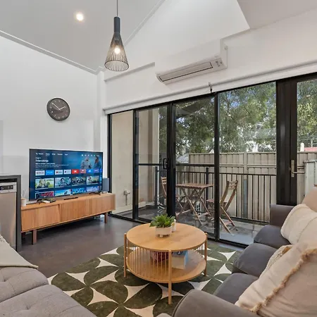 21P Terrific 9 Mins Walk To Darling Harbour -4Br Abnb-Style House-3