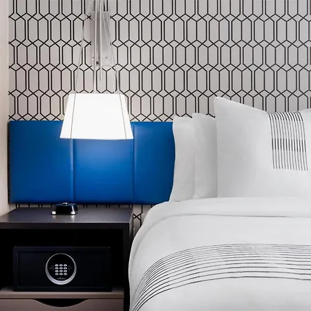 Glo Best Western Bronx Nyc-3