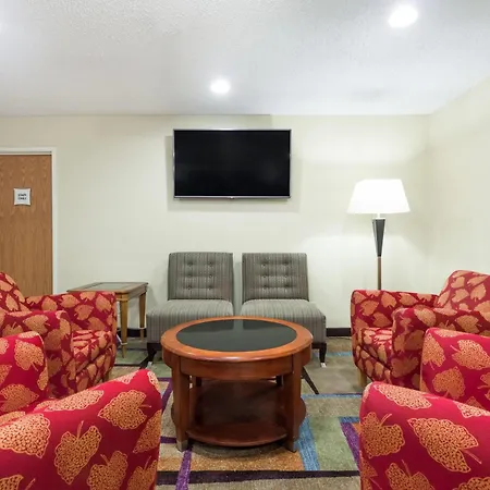 Days Inn & Suites By Wyndham Bloomington/Normal Il-2