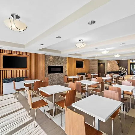 Days Inn & Suites By Wyndham Fort Myers Near Jetblue Park-2