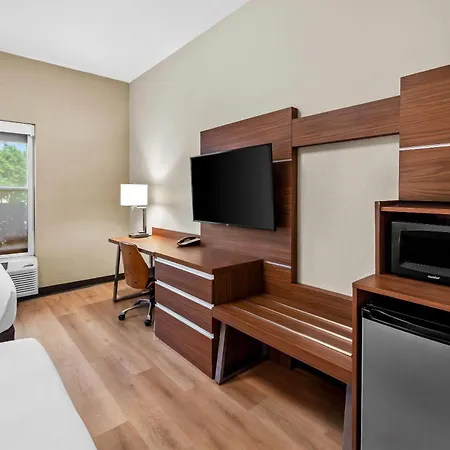Days Inn & Suites By Wyndham Fort Myers Near Jetblue Park-3