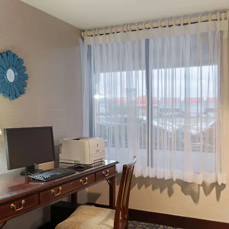 Ramada By Wyndham Boston-2