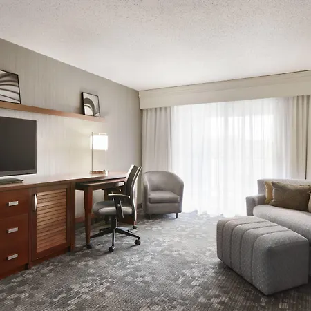 Courtyard By Marriott Bloomington Normal-3