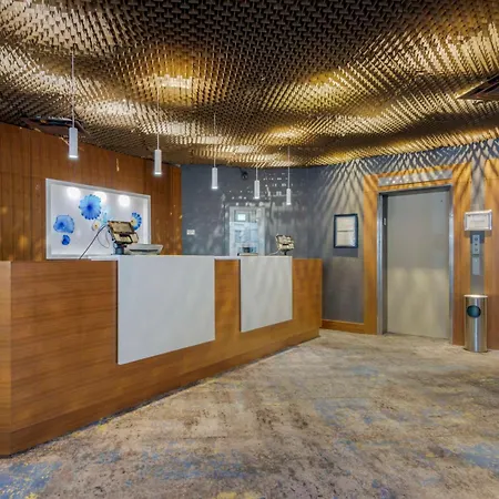 Best Western Premier Chateau Granville Hotel & Suites & Conference Centre-3