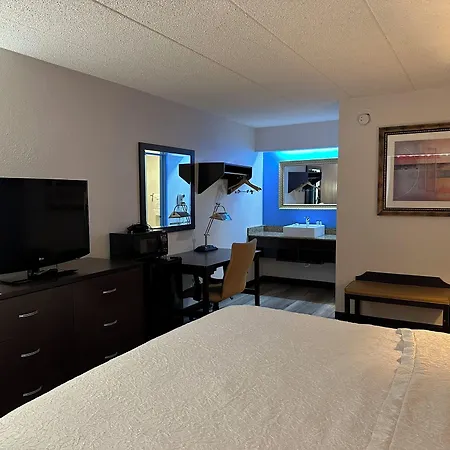 American Inn & Suites Bishop Airport Flint-3