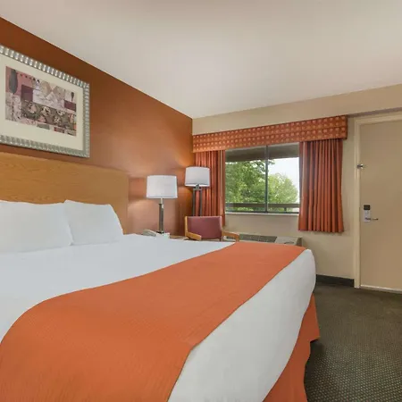 Days Inn By Wyndham Columbus Fairgrounds-3