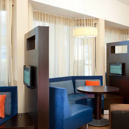 Courtyard By Marriott Las Vegas Convention Center-3