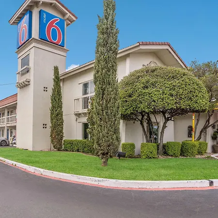 Motel 6-Dallas, Tx - Market Center-2