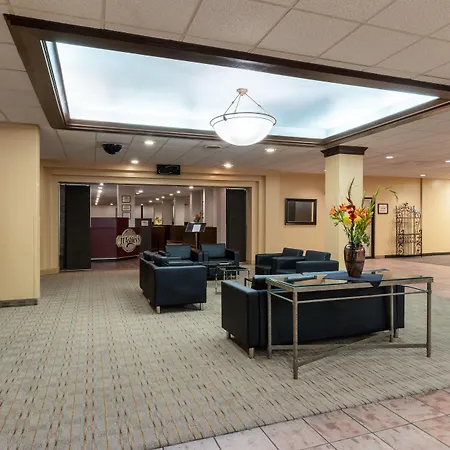 Ramada By Wyndham Reno Hotel & Casino-2